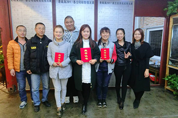 <b>老戰(zhàn)友地?zé)峁绢I(lǐng)導(dǎo)對金九銀十銷售前三名進(jìn)行</b>