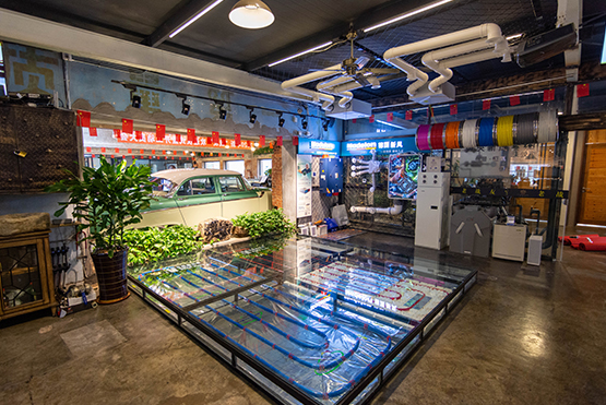 <b>空氣比較潮濕，鋪設(shè)電地暖好還是鋪設(shè)水地暖好</b>