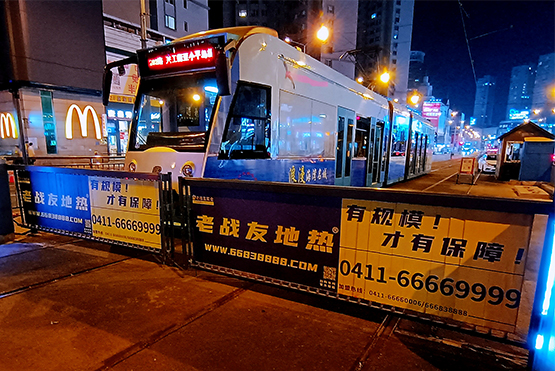 老戰(zhàn)友地?zé)嵴J(rèn)真負(fù)責(zé)，我絕對信任