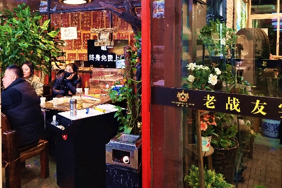 選擇一家正規(guī)地?zé)岚惭b公司，在供暖時能改善室