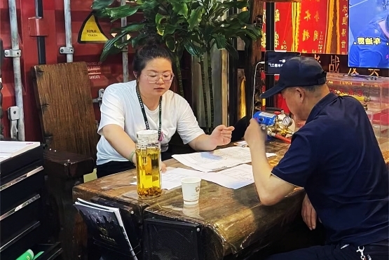 老戰(zhàn)友地?zé)崾孢m家居一站式，放心選擇