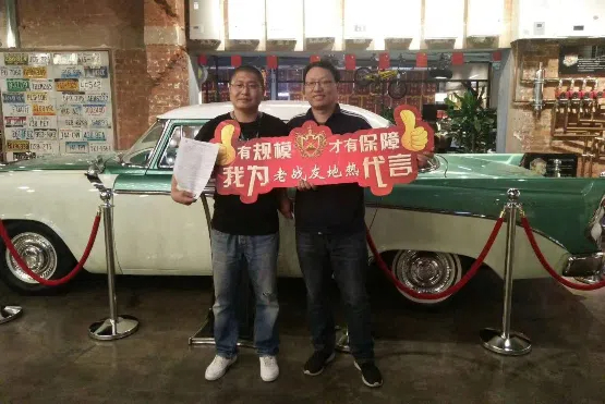 老戰(zhàn)友地?zé)嵋試?yán)謹(jǐn)?shù)膽B(tài)度對(duì)待施工的每一個(gè)細(xì)節(jié)