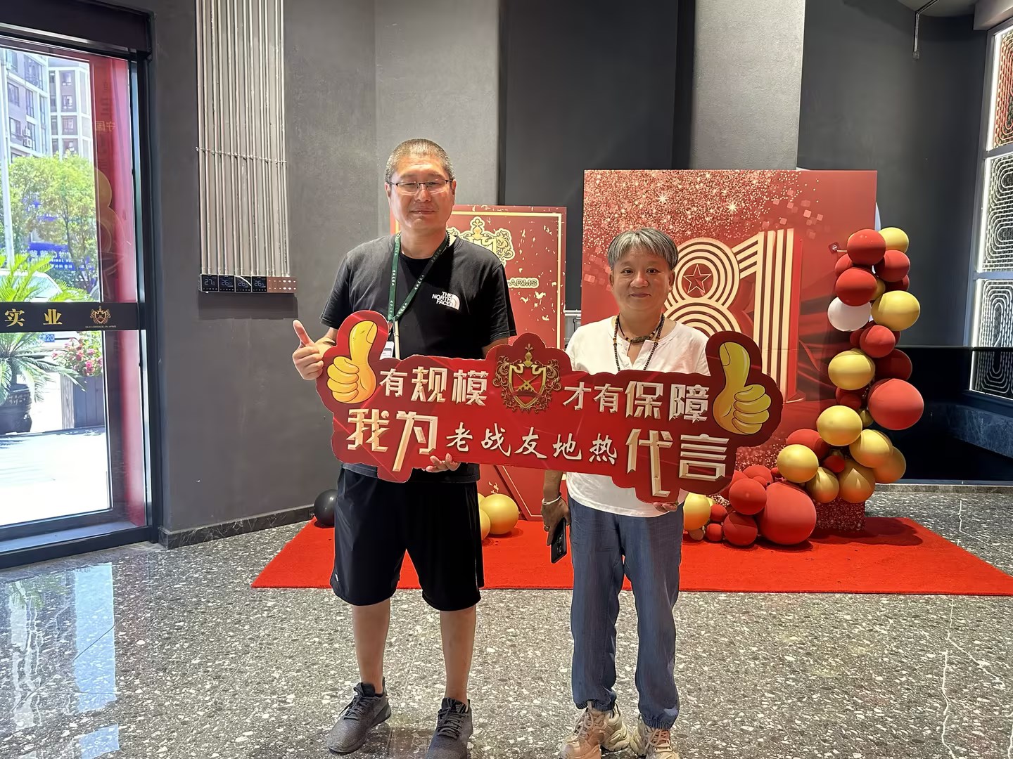 老戰(zhàn)友地?zé)崛藛T細(xì)致入微的服務(wù)尤為令人印象深
