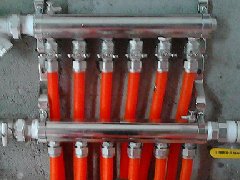 <b>家中的地?zé)岵膳膳到y(tǒng)要注意定期保養(yǎng)。</b>